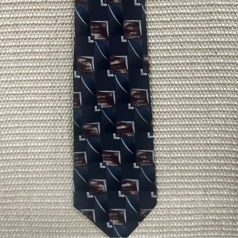 Sophisticated Patterned Men's Tie